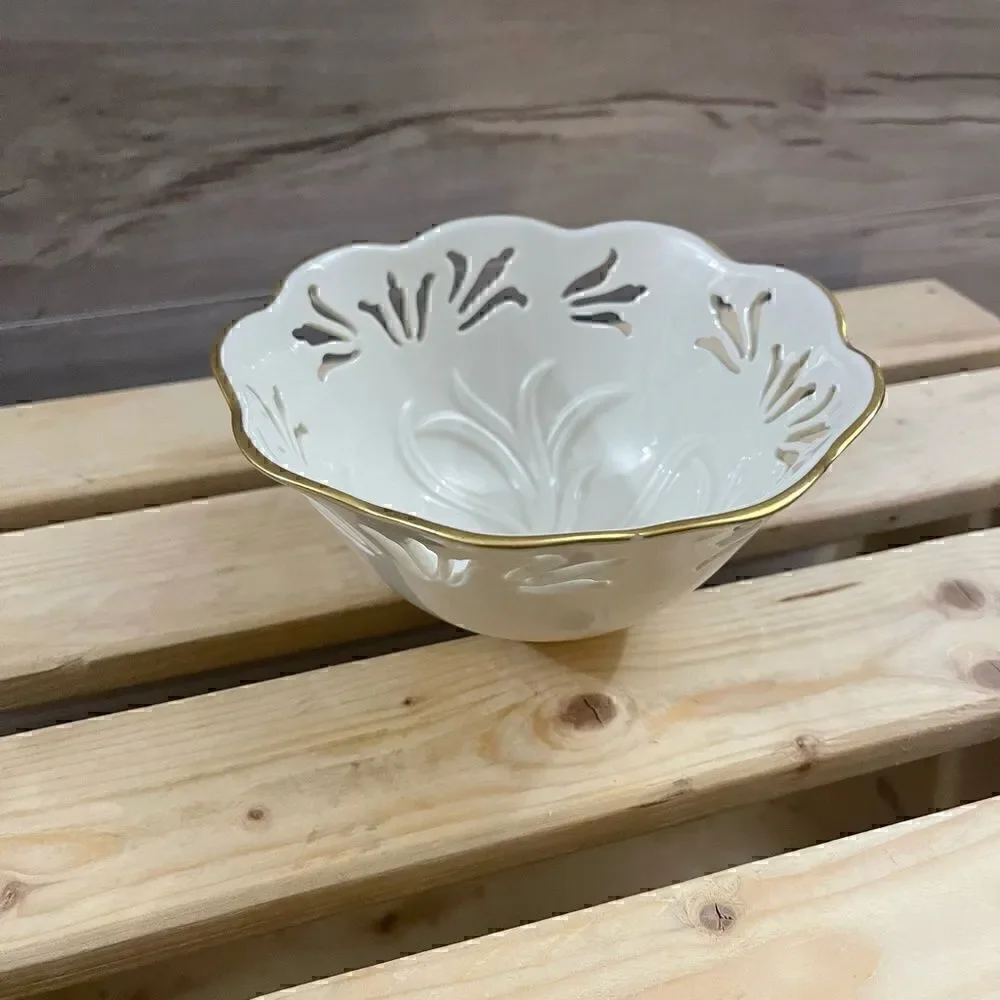 Vintage Lenox Ivory Westbury Bowl with Gold Rim - Picture 2 of 6